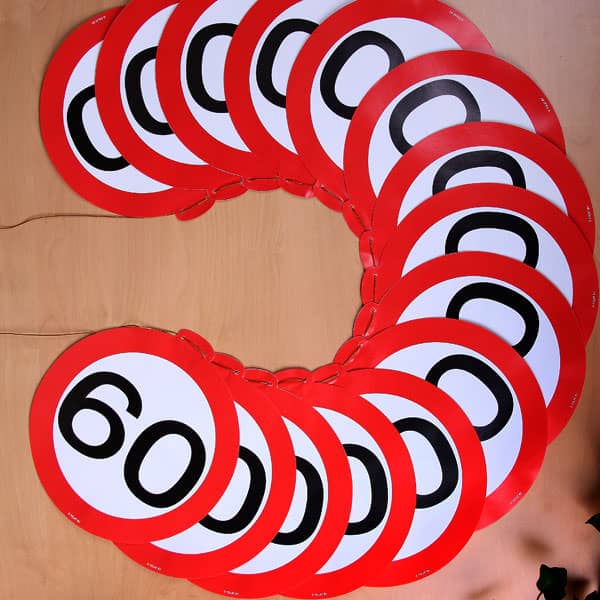 Wimpelkette - Verkehrschild 60