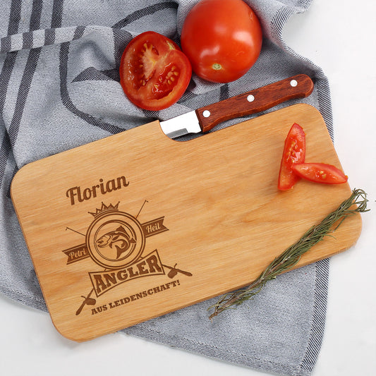 Personalisiertes Frühstücksbrettchen mit Anglermotiv & Name | Holzbrettchen mit Messer für Angler