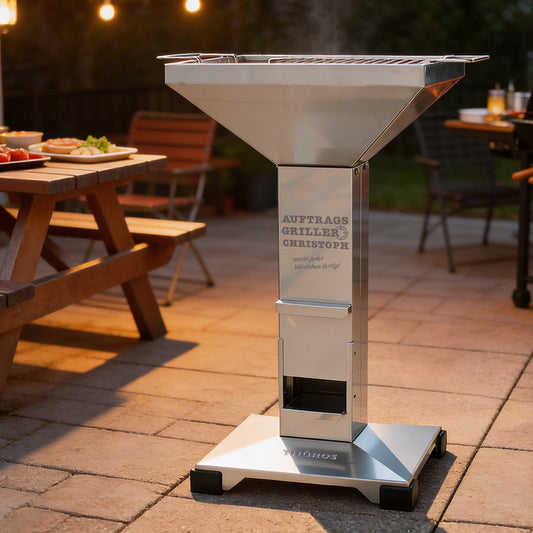Thüros Säulengrill aus Edelstahl mit personalisierter Gravur für Auftragsgriller