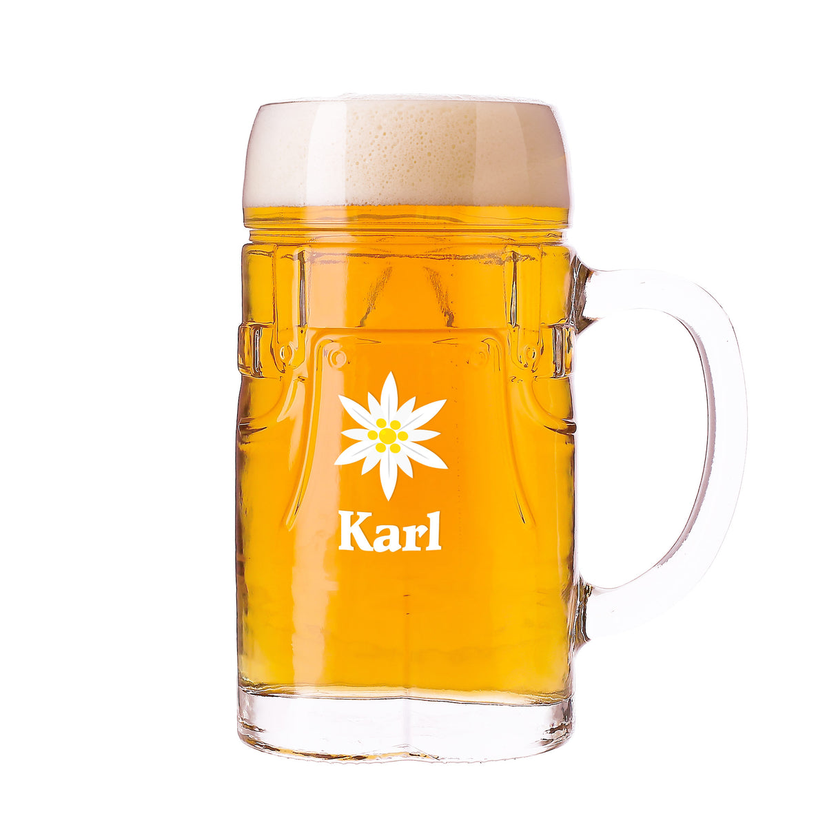 Personalisierter Bierkrug Lederhosen-Design mit Edelweiß und Name Karl auf weißem Hintergrund
