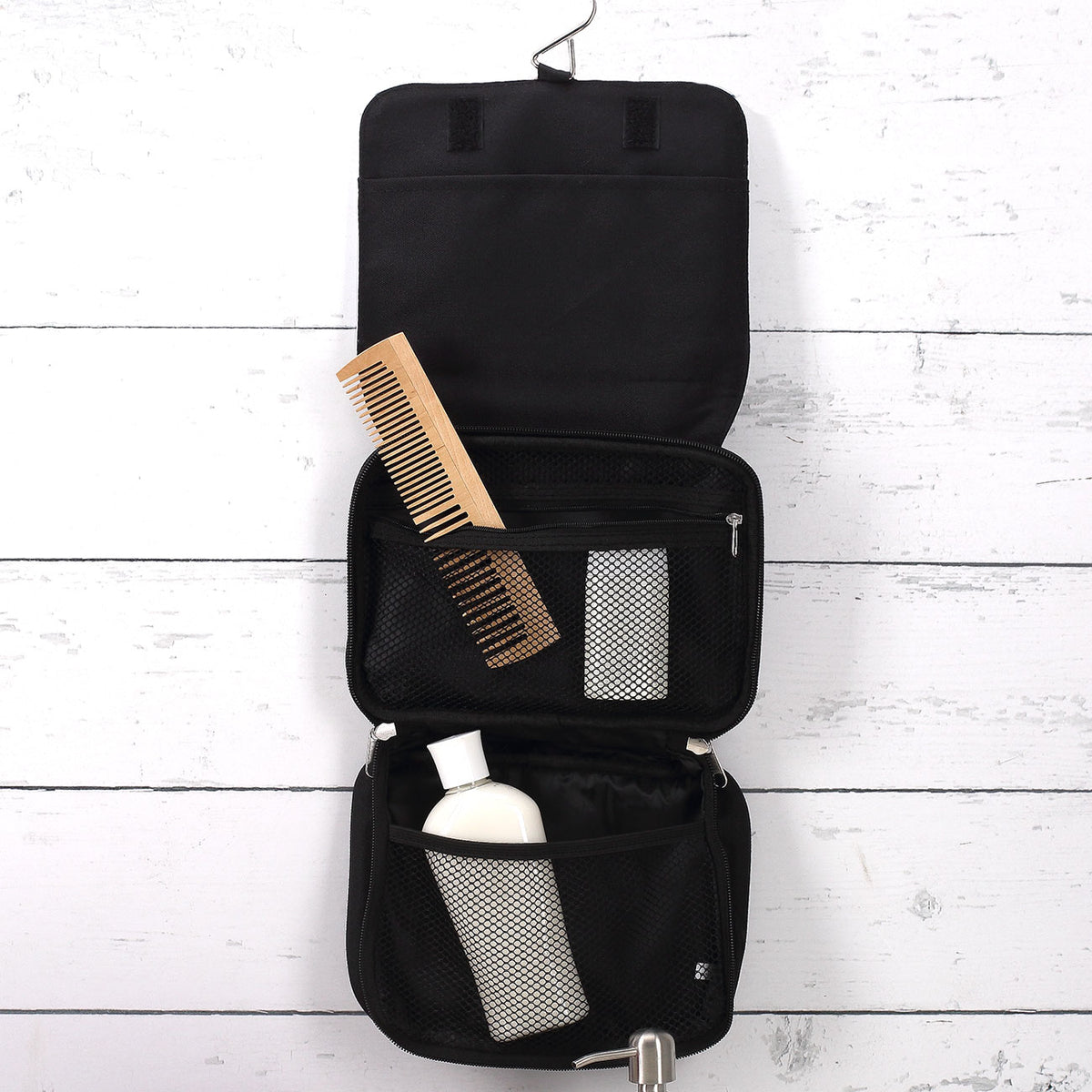 Waschtasche zum Aufklappen mit verschiedenen Fächern