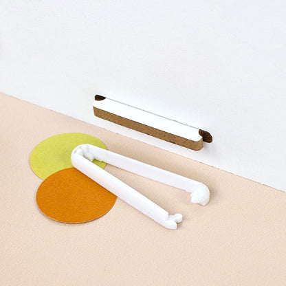 Detailaufnahme des weißen Make-up Organizers mit offenem clipfritz Verschluss