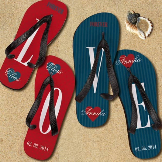 4 Sandalen ergeben das Wort LOVE