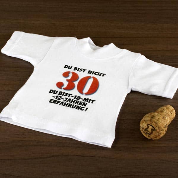 kleines weißes T-Shirt für Flaschen zum 30.