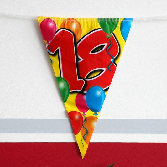 Wimpel mit Ballons und der Zahl 18 bedruckt