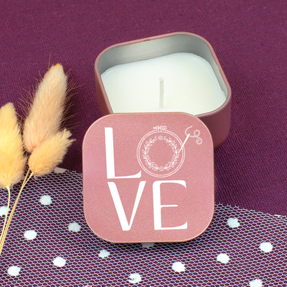 Roségoldene Mini Duftkerze mit LOVE Schriftzug, Stickrahmen und weißem Wachs