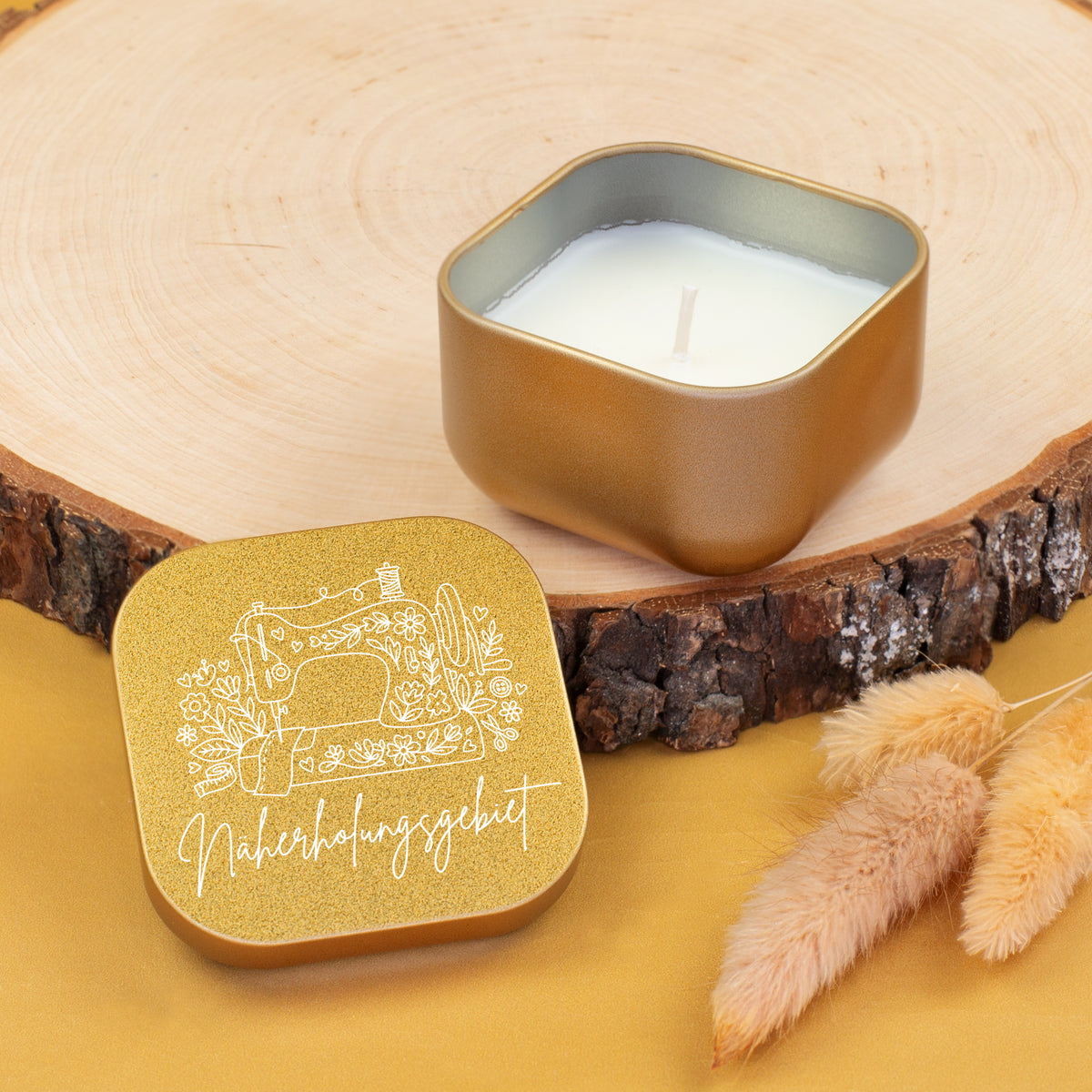Duftkerze Näherholungsgebiet in goldener Metalldose mit Vanilleduft und Deckel