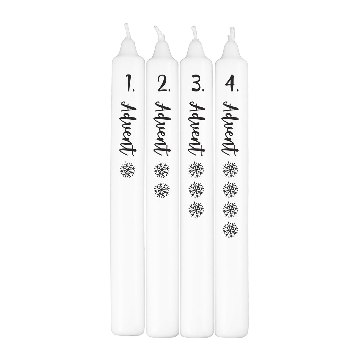 Produktbild der vier weißen Adventskerzen mit Aufdruck 1.–4. Advent und Schneeflocken auf weißem Hintergrund.