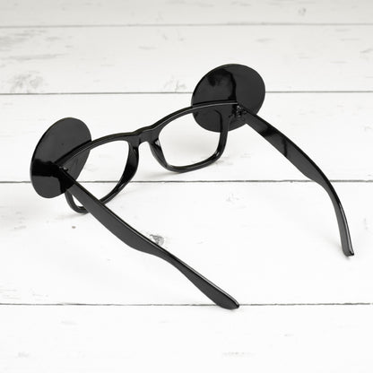 Rückansicht der Spaßbrille 60 im Verkehrszeichen-Look aus schwarzem Kunststoff