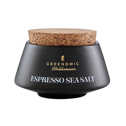 Espresso Sea Salt 45 g freigestellt auf weißem Hintergrund im Design-Tontopf