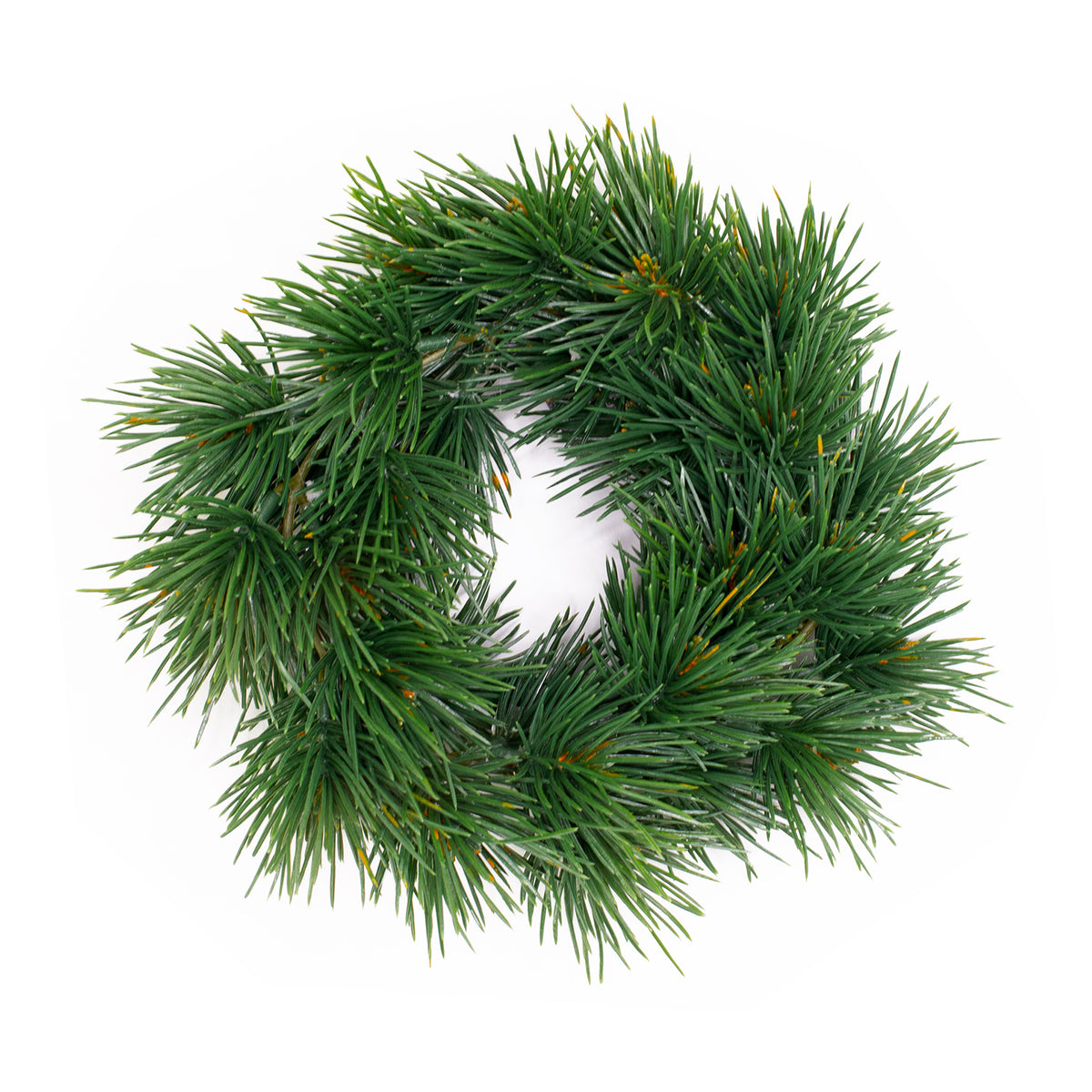 Kunst-Tannenkranz Ø 22 cm auf weißem Hintergrund – klassische Weihnachtsdekoration