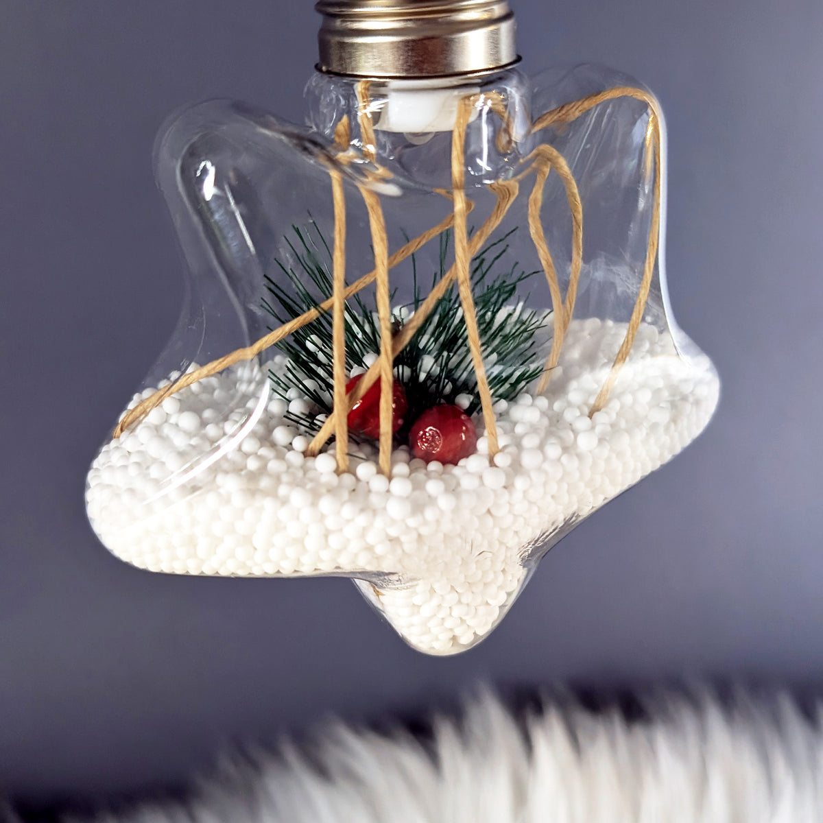 LED Weihnachtskugeln mit Schnee und Zweig in 3 Formen