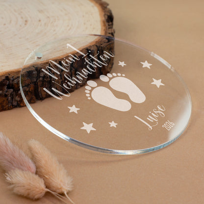 Transparenter Weihnachtsanhänger mit Babyfüßen, Name und Schriftzug „Mein 1. Weihnachten“