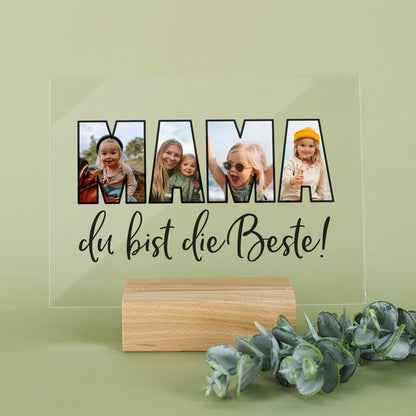 Personalisierbares Acrylglasbild mit Fotos im Schriftzug „MAMA“ als Geschenk für die beste Mama der Welt