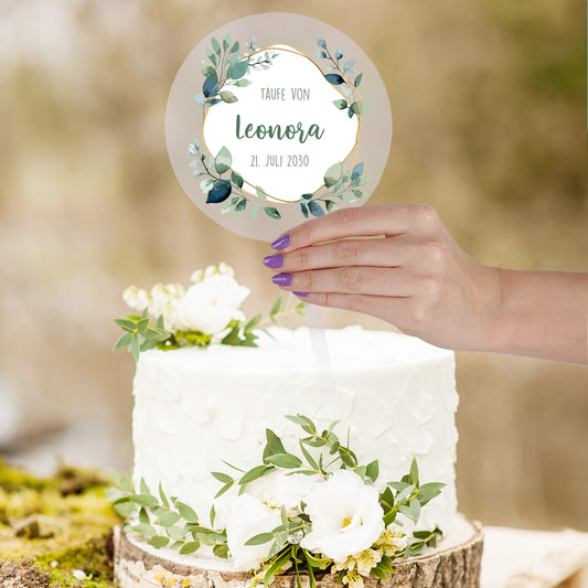 Personalisierter Tortentopper Taufe mit Name Leonora und Datum auf weißer Torte
