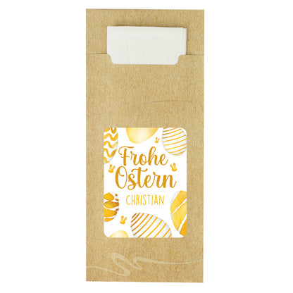 Freigestellte Bestecktasche zu Ostern mit Ostereier-Motiv und personalisiertem Namen