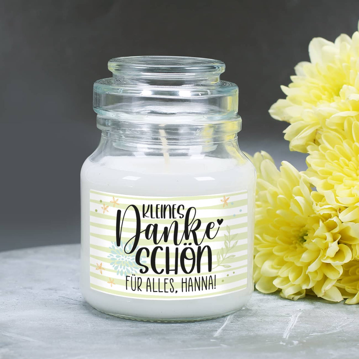 Duftkerze im Glas mit personalisiertem "Kleines Dankeschön"-Etikett mit Text nach Wunsch