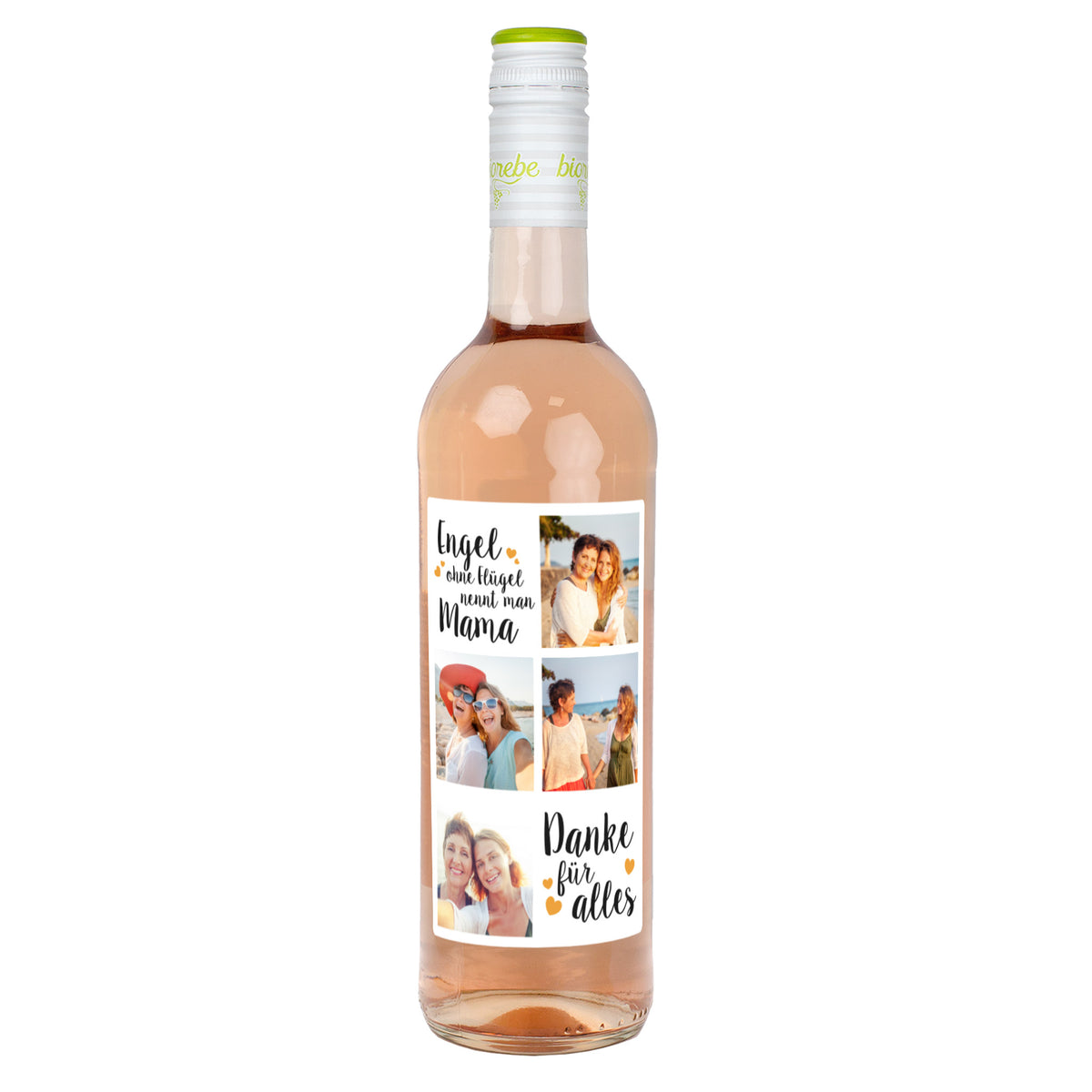 Flasche Roséwein mit Mama-Etikett „Engel ohne Flügel nennt man Mama – Danke für alles“ und vier Fotos, auf weißem Hintergrund.