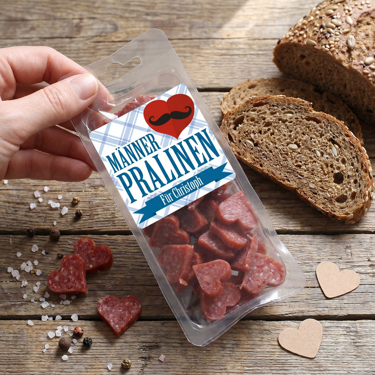 Salamiherzen als Männer Pralinen zum Valentinstag mit Wunschname