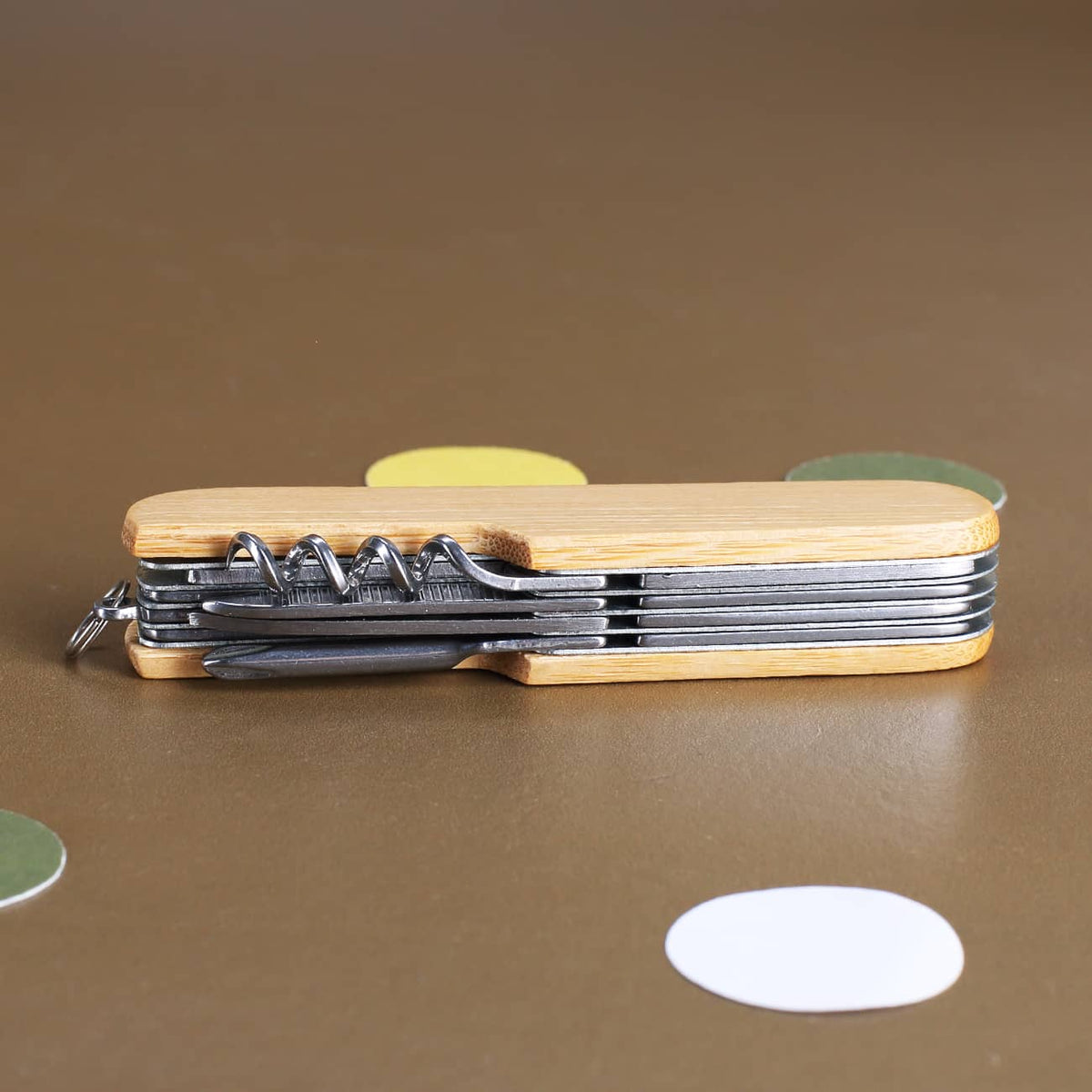 Taschenmesser mit 9 verschiedenen Funktionen