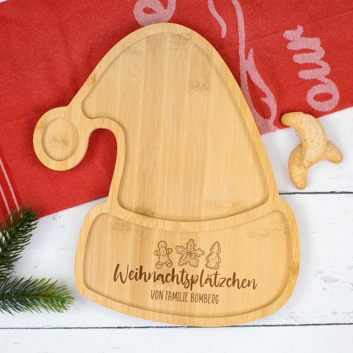Bambus Plätzchenteller mit Wunschtext graviert | Personalisiertes Servierbrett Weihnachtsmann Mütze