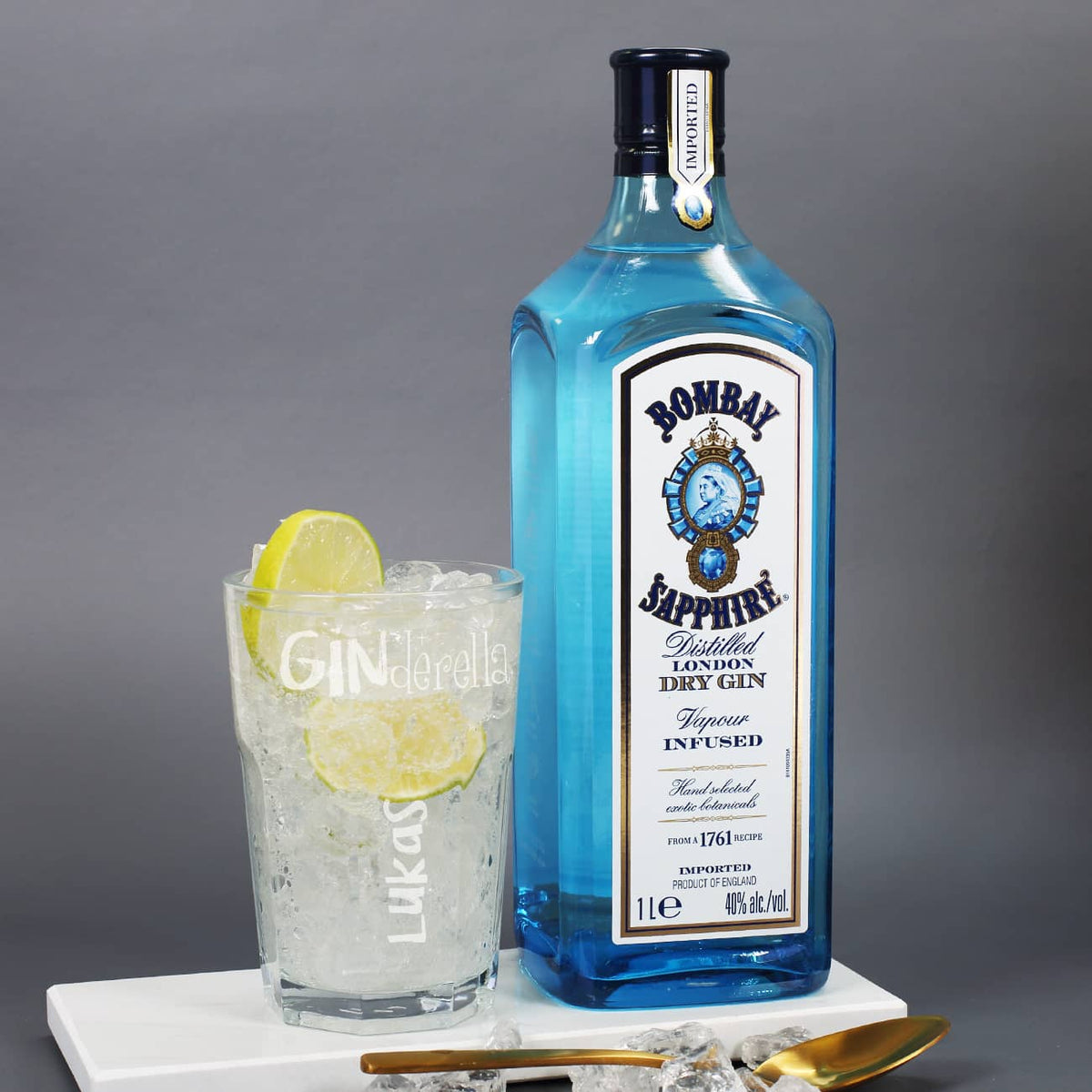 Ginglas mit Namensgravur & Flasche Bombay Sapphire London Dry Gin