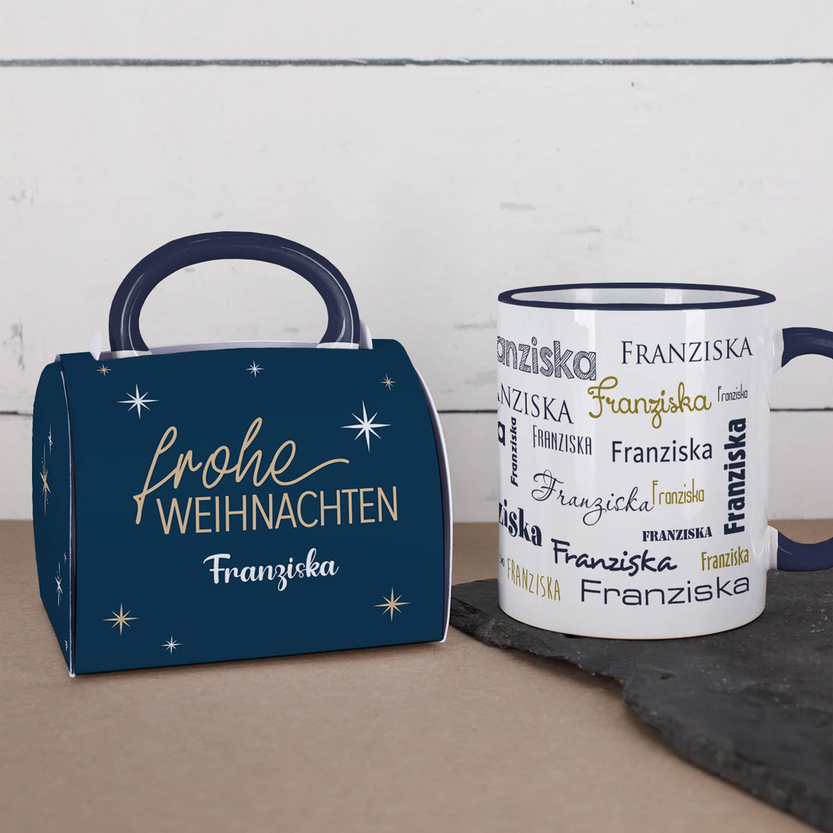 Tasse mit Namensaufdruck in personalisierter Verpackung zu Weihnachten