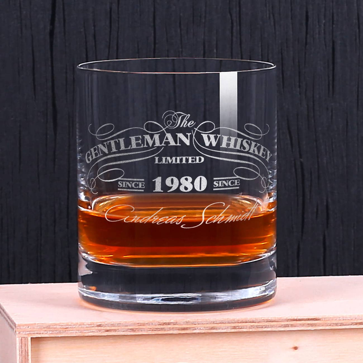 Schlichtes und edles Whiskyglas mit Gravur