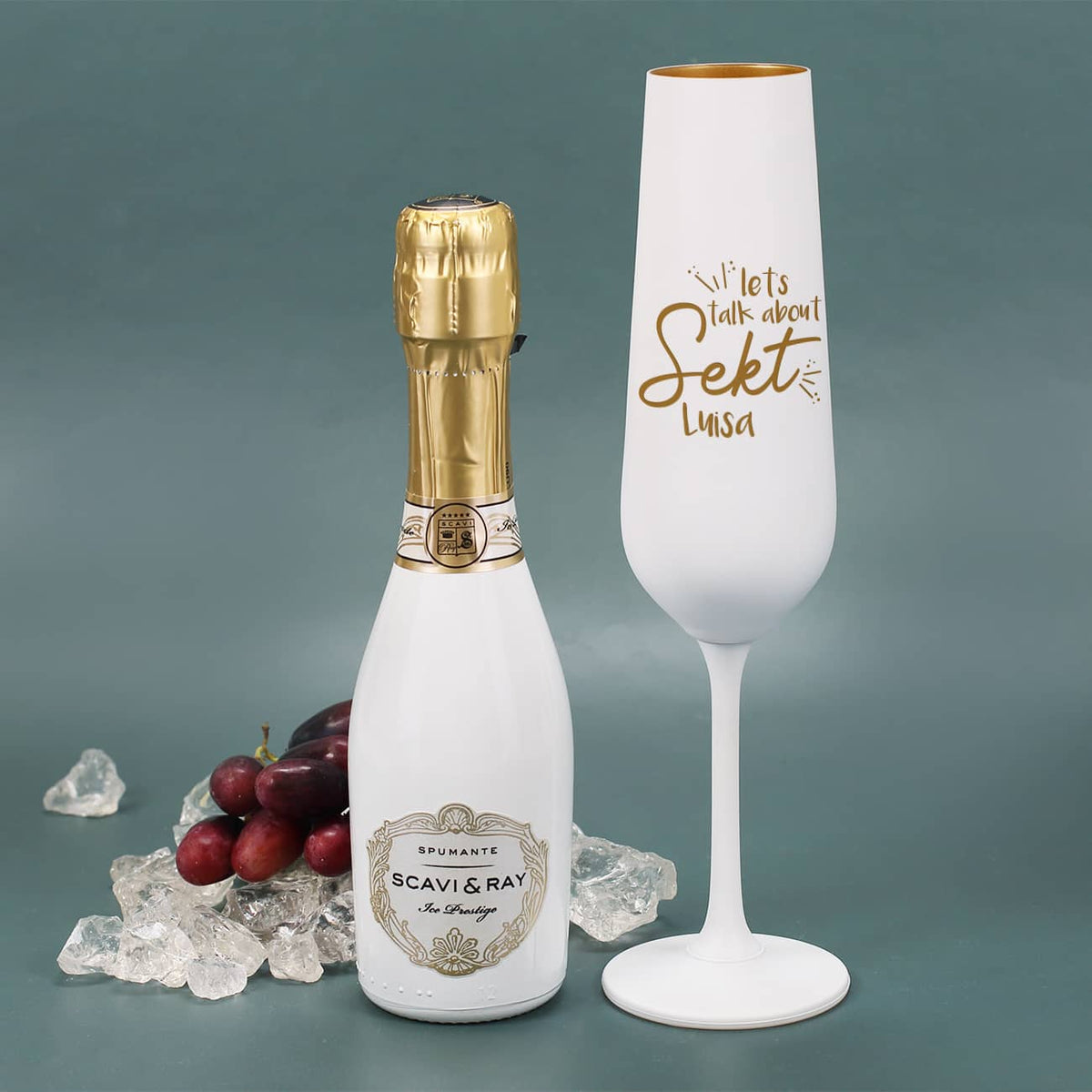 Sektglas in Weiß-Gold mit Gravur und kleiner Scavi & Ray Sektflasche