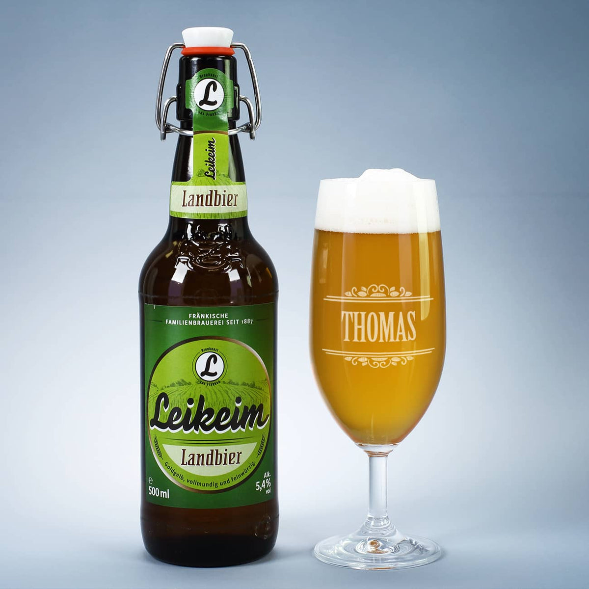 Graviertes Bierglas mit Leikeim Flaschenbier