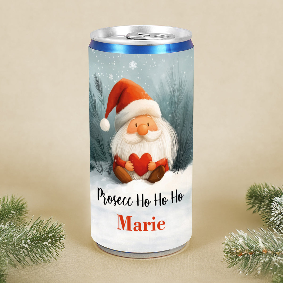 Prosecco-Dose mit Wichtel im Schnee und Wunschtext Marie – Weihnachtsdesign