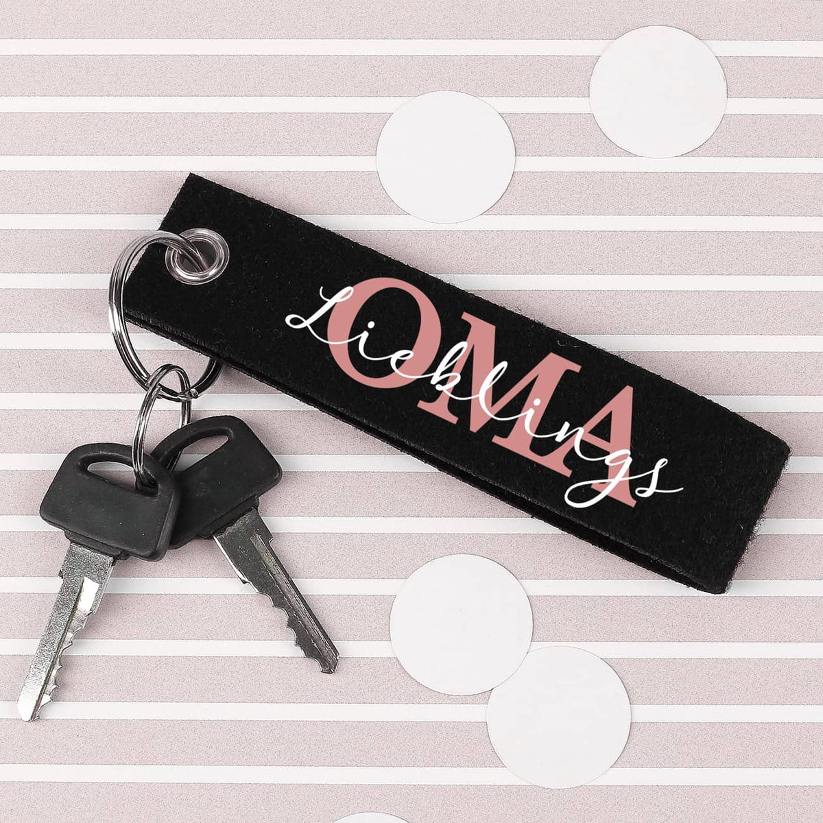 OMA Schriftzug mit Text personalisiert, beispielsweise Name oder Adjektiv