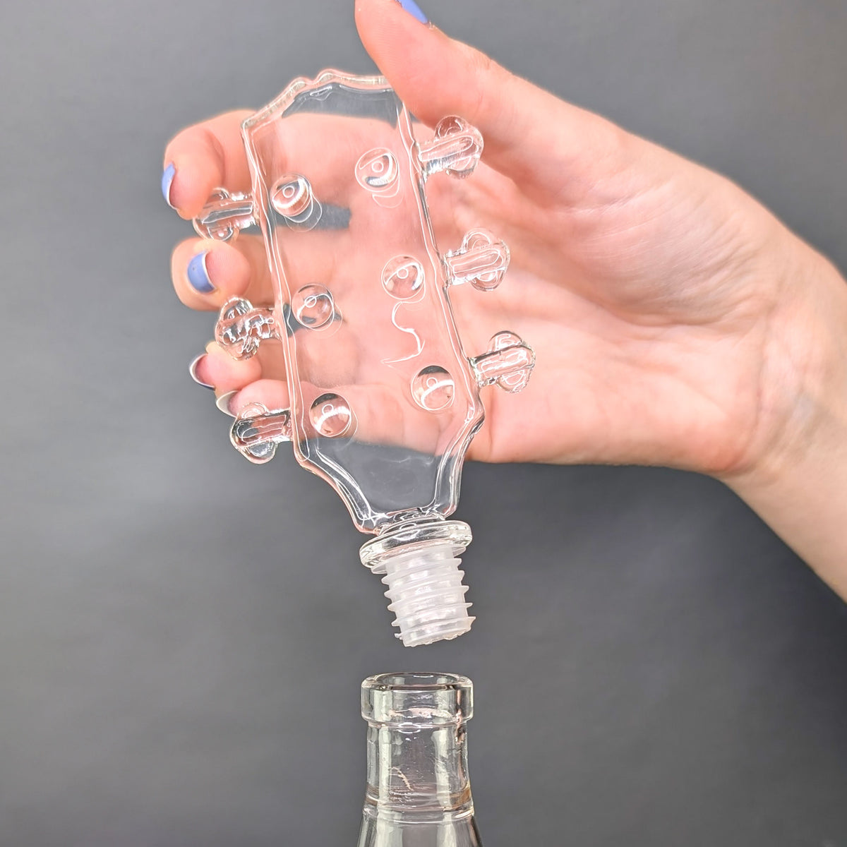 Detailansicht des Aromaverschlusses der Gitarre