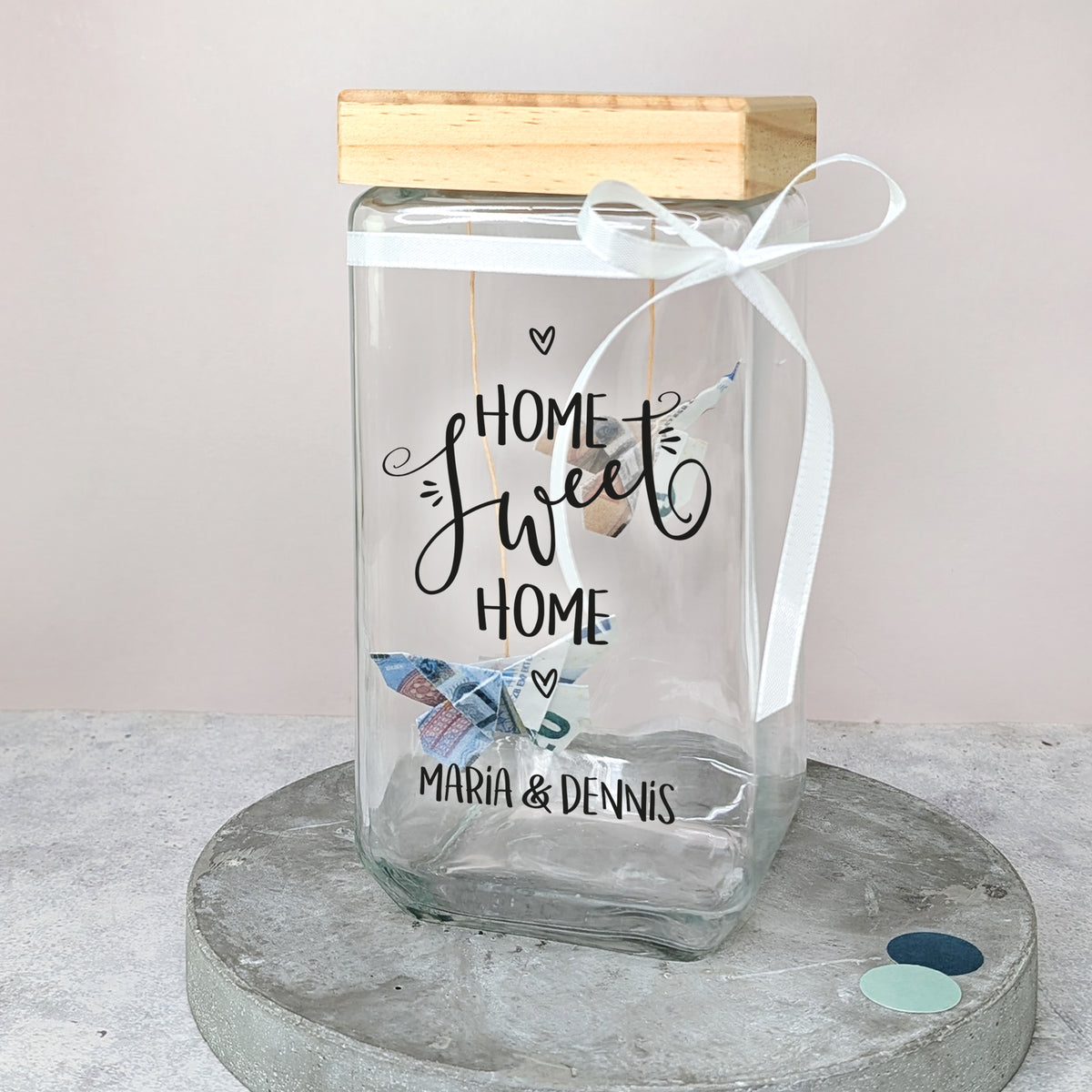 Vorratsglas mit weißem Band, Motiv „Home Sweet Home“ und Namen Maria & Dennis