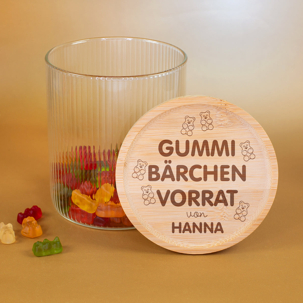 Vorratsglas Gummibärchen Vorrat mit Name Hanna und graviertem Bambusdeckel für Süßigkeiten