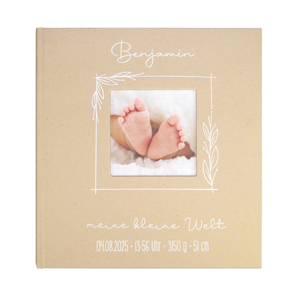 Coveransicht des personalisierten Babyalbums mit Foto und Geburtsdaten