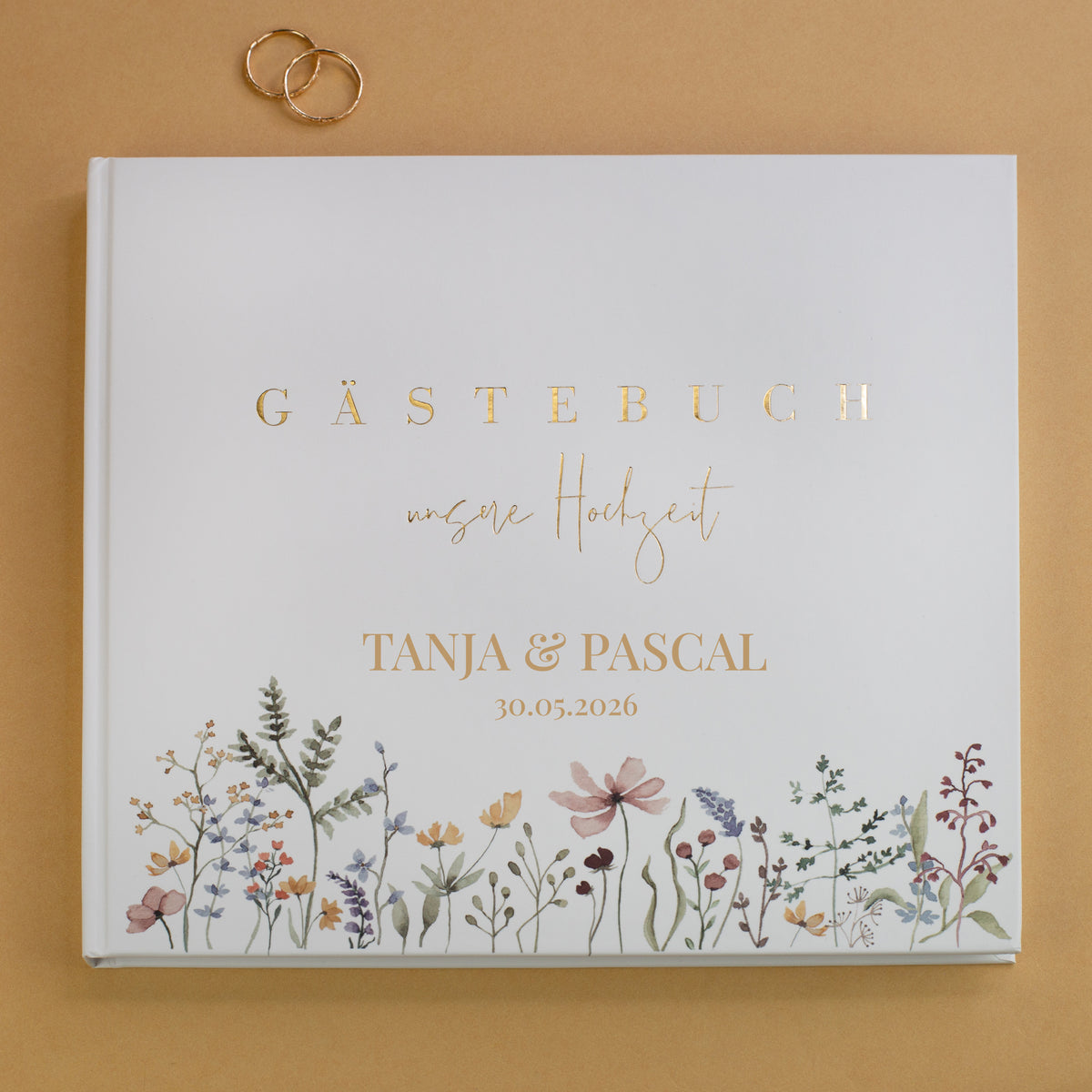 Personalisierte Variante Gästebuch Hochzeit mit Namen „Tanja & Pascal“ und Datum auf dem Cover