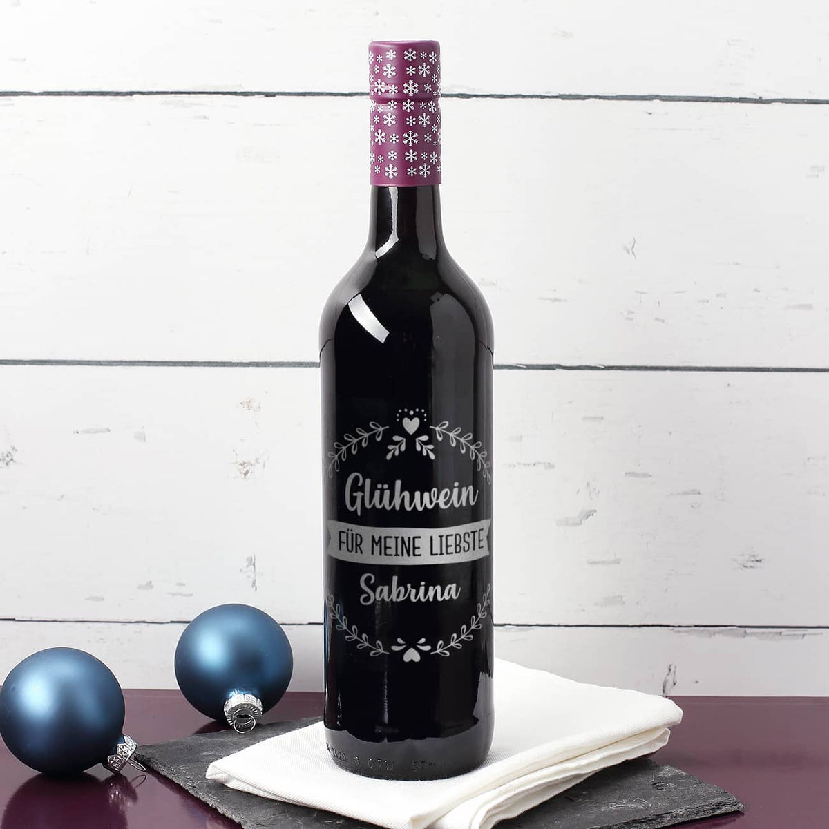 Flasche Glühwein mit Gravur mit drei Zeilen Text
