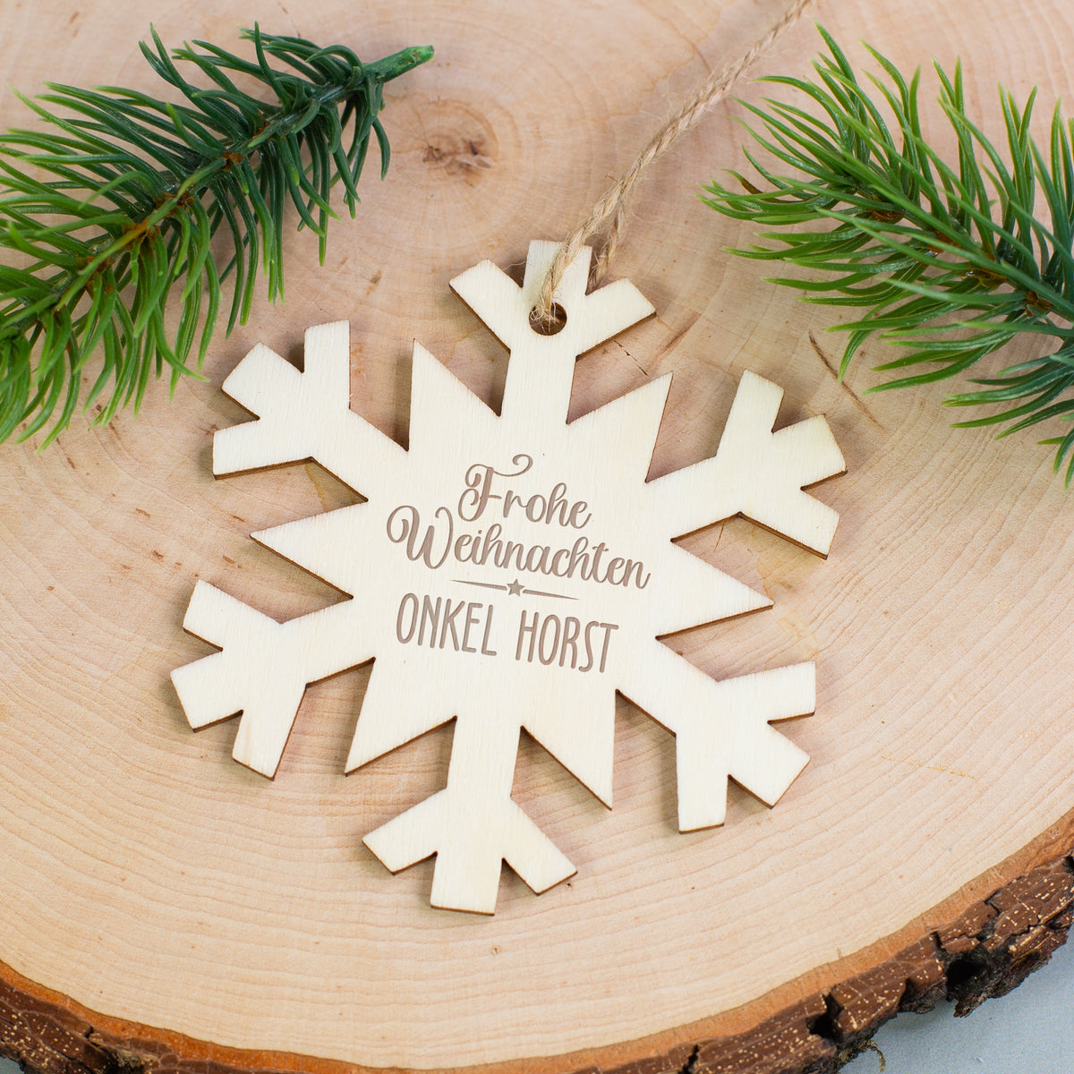 Personalisierte Weihnachtsanhänger aus Holz mit Name in 4 Formen | Christbaumschmuck & Geschenkanhänger