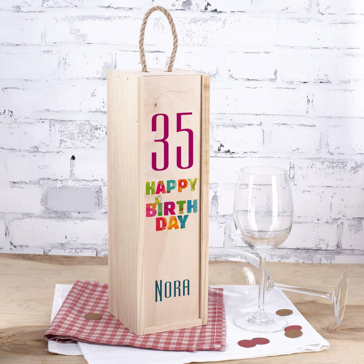 Happy Birthday - Flaschenverpackung aus Holz mit Alter und Name bedruckt