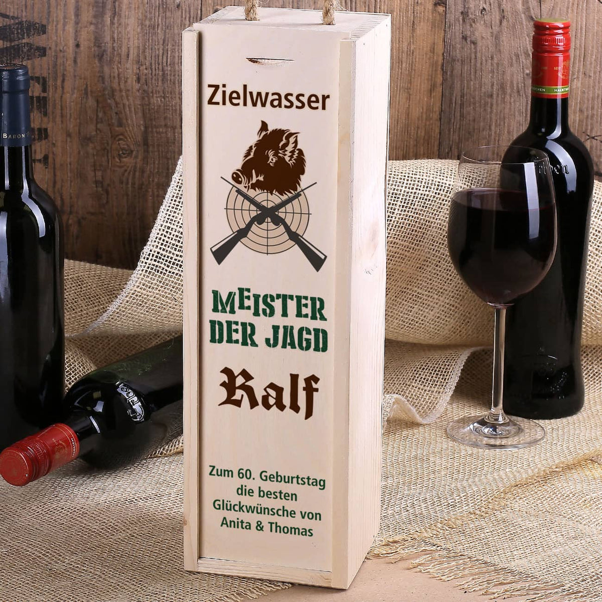 Meister der Jagd - Weinverpackung aus Holz mit Jagd-Motiv, Name und Wunschtext