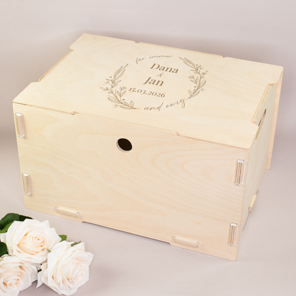 clipfritz® Holzbox zur Hochzeit mit floralem Kranz und individueller Gravur