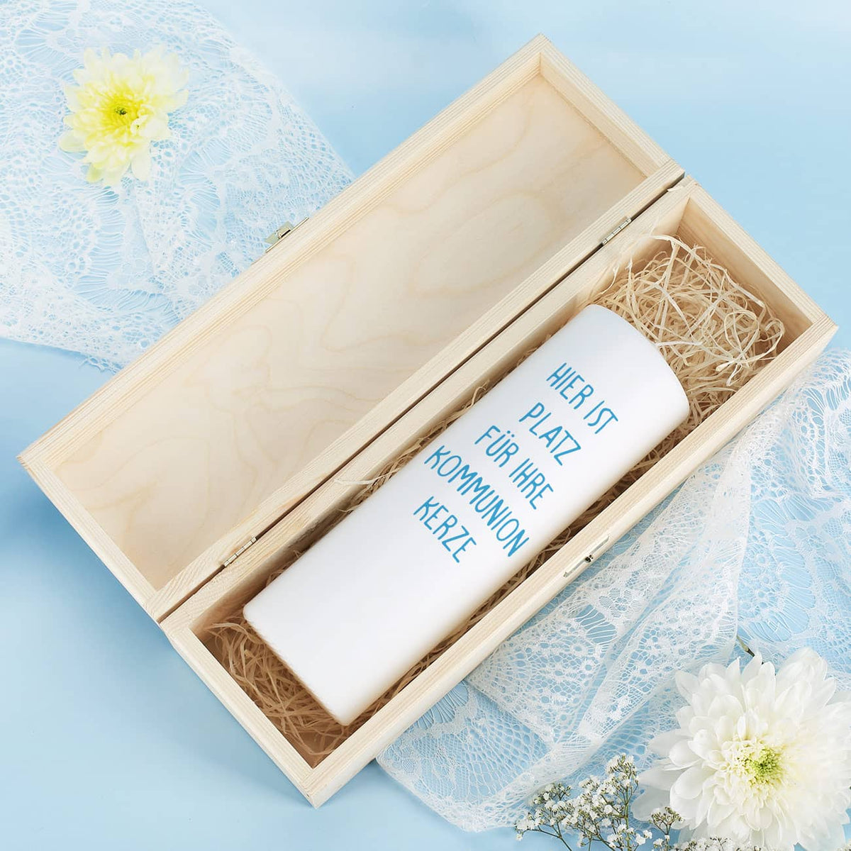 Geschenkbox für Kommunionkerze - mit Name und Datum in blau - Innen