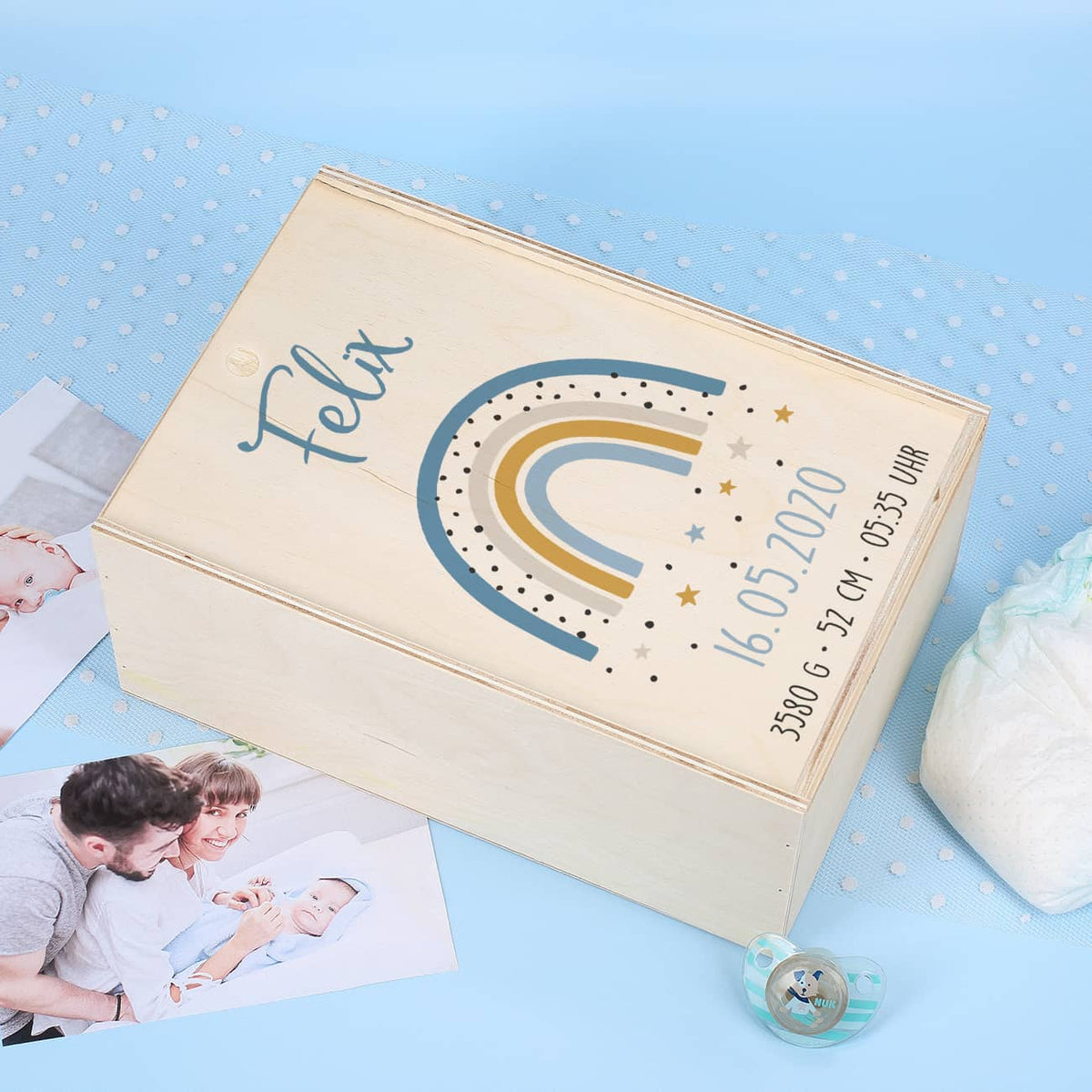 Erinnerungsbox zur Geburt mit Regenbogen für Jungen
