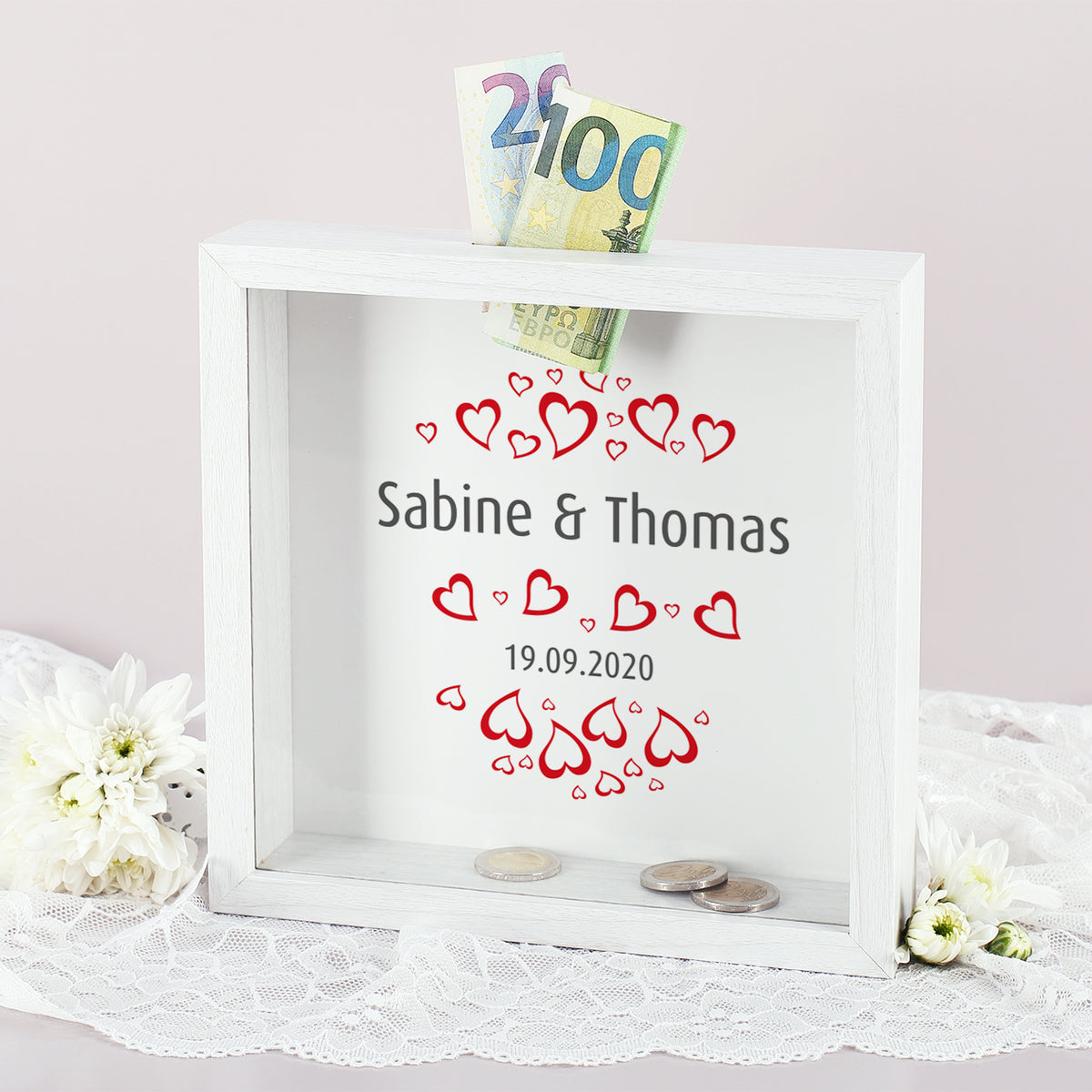 Große weiße Spardose als Geldgeschenk zur Hochzeit