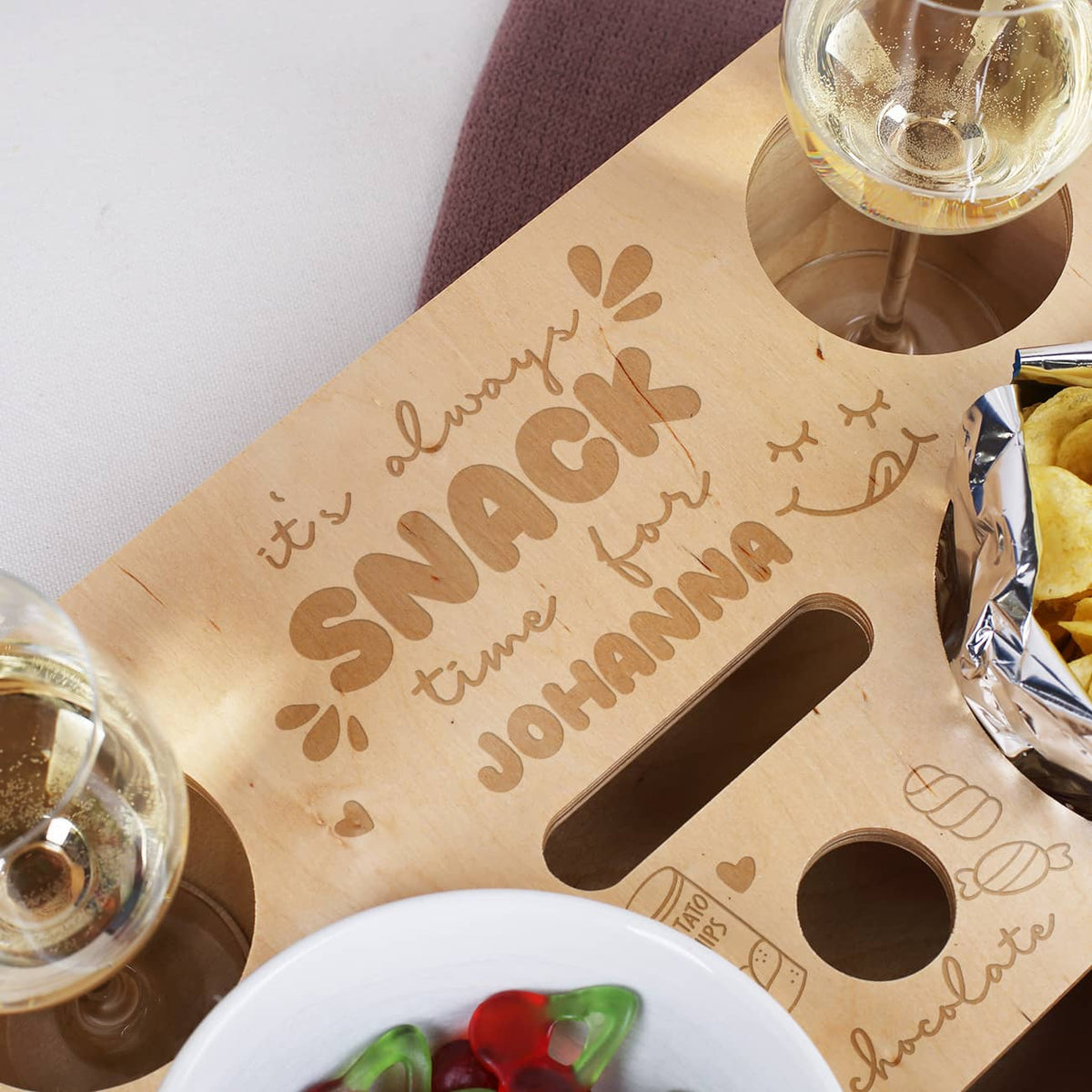 Lustige Gravur auf dem Snacktablett aus Holz