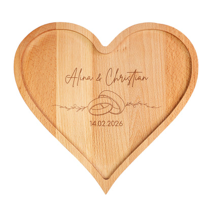 Personalisiertes Servierbrett aus Holz in Herzform – dekoratives Hochzeitsgeschenk für Paare