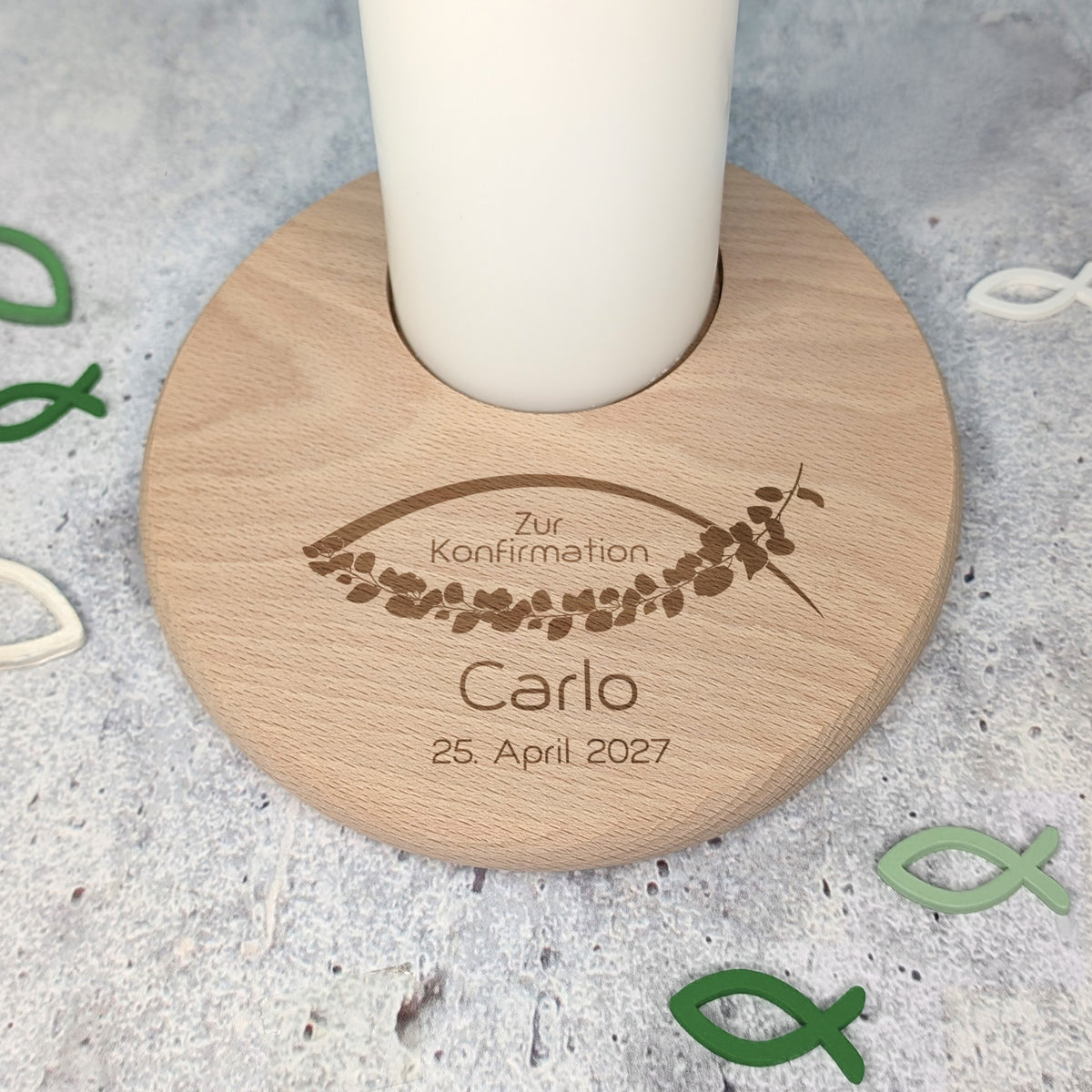 Kerzenteller aus Holz mit Gravur zur Konfirmation – personalisiert mit Name Carlo und Datum