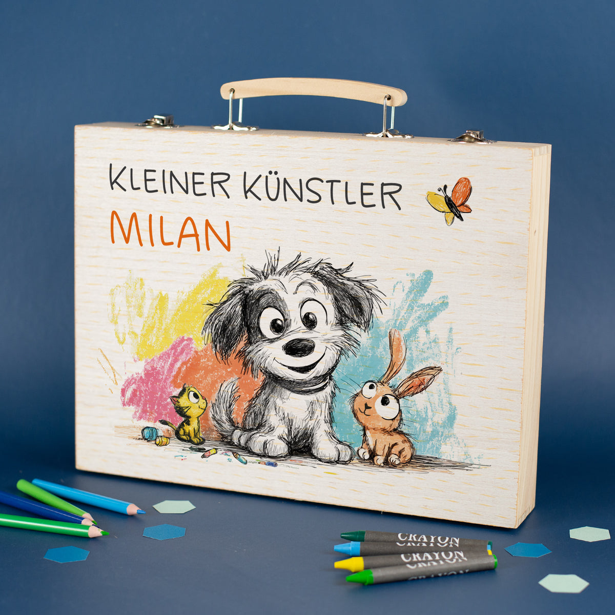 Malkoffer für Kinder mit Hund, Hase & Katze, Name Milan, seitlich fotografiert