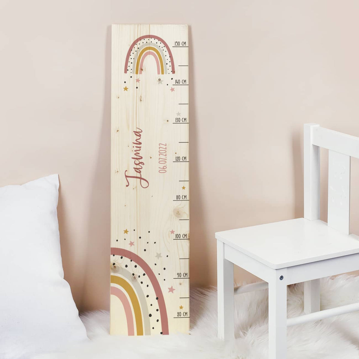Messlatte aus Holz mit Regenbogen Motiv mit Name und Datum